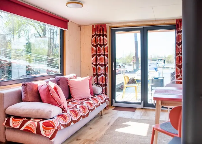 Besonderer Urlaub Auf Hausboot Tystnaden Botel