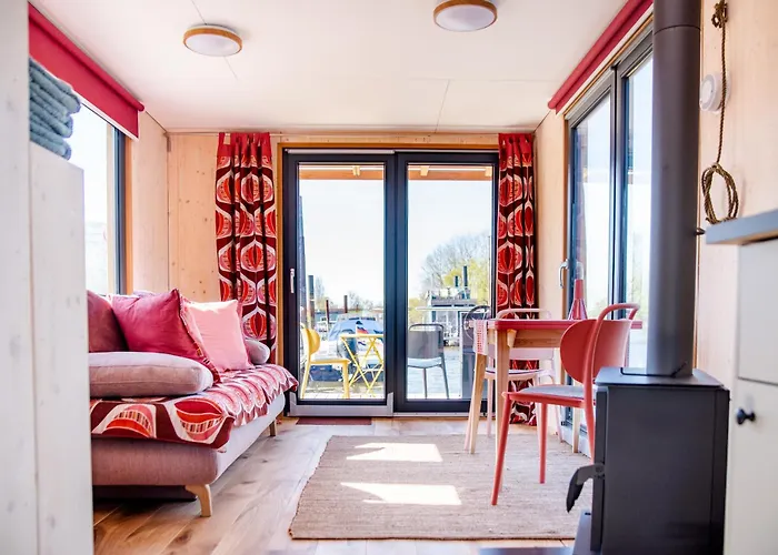 Besonderer Urlaub Auf Hausboot Tystnaden Botel