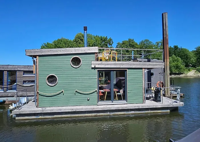 Besonderer Urlaub Auf Hausboot Tystnaden
