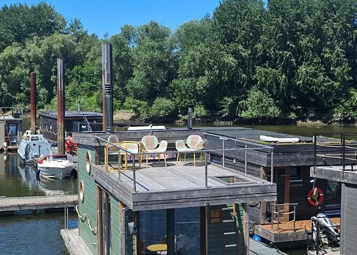 Botel Besonderer Urlaub Auf Hausboot Tystnaden Hamburg